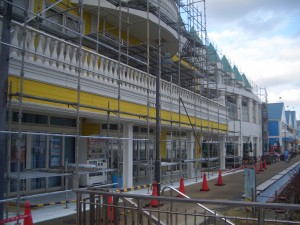 足場着工の作業の様子