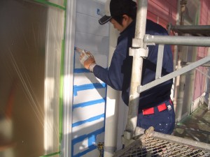 コーキングのブリード処理の作業の様子